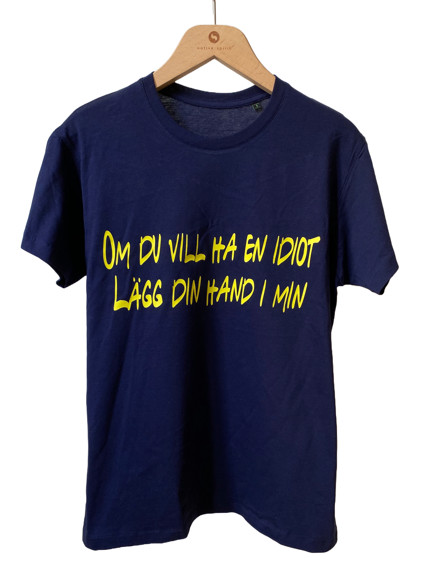 Om Du Vill Ha En Idiot, Lägg Din Hand I Min T-shirt